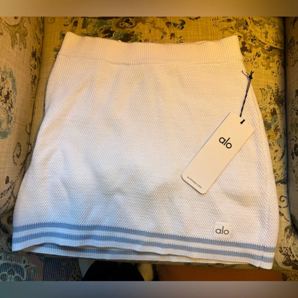 NWT ALO Yoga Women's White and Crystal Blue Tennis Club Skirt